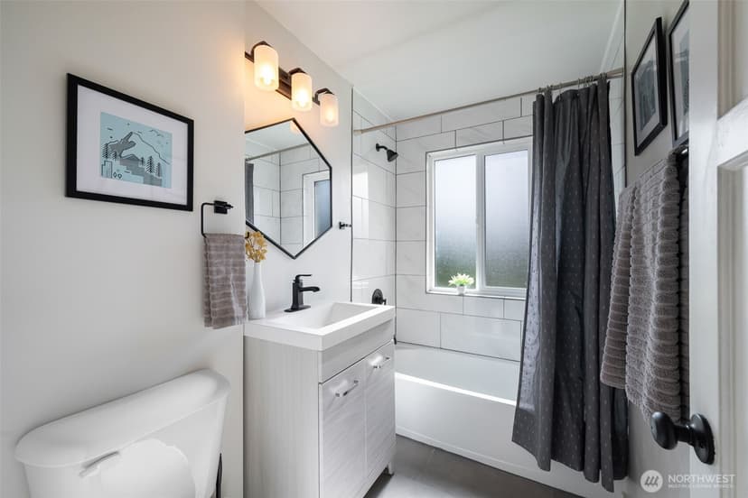 Property photo for 10617 39th Avenue SW, Seattle photo 17
