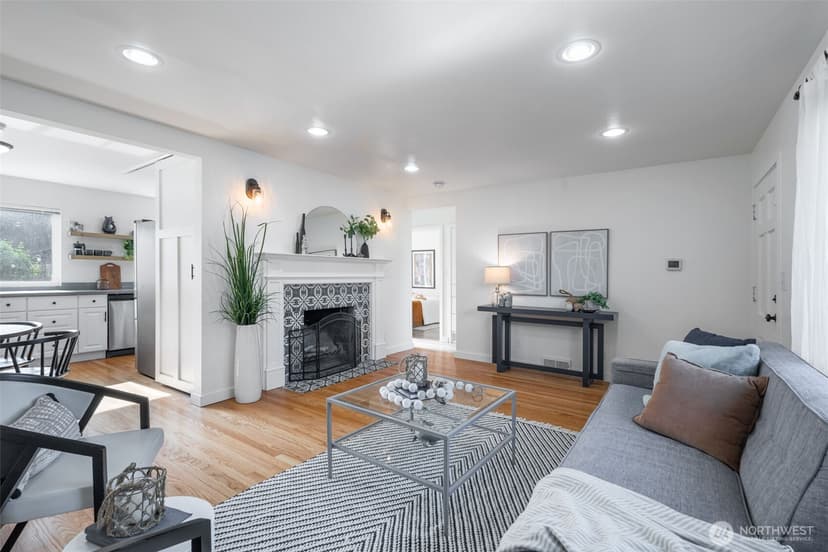 Property photo for 10617 39th Avenue SW, Seattle photo 4