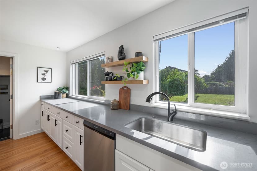 Property photo for 10617 39th Avenue SW, Seattle photo 11