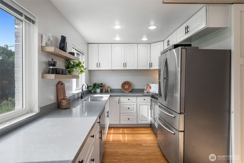 Property photo for 10617 39th Avenue SW, Seattle photo 10