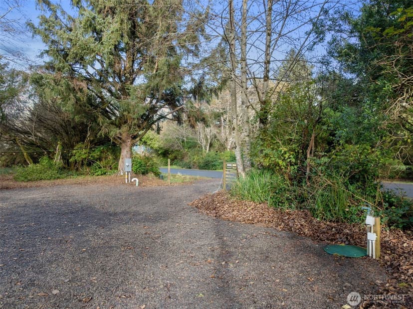 Property photo for 337 Mast Ave NW, Ocean Shores photo 9