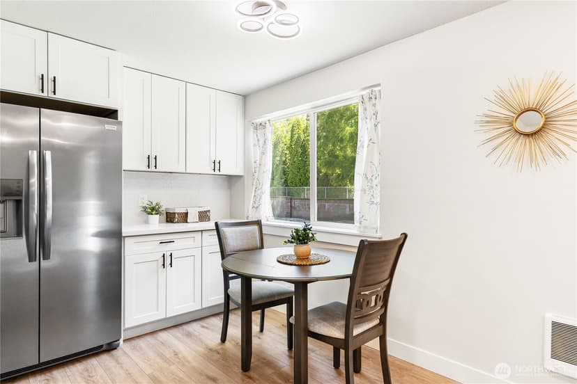 Property photo for 1617 Maple Lane #E7, Kent photo 6