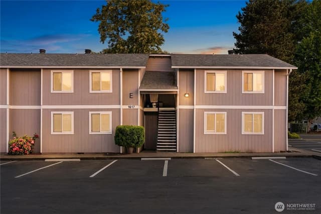 Property photo for 1617 Maple Lane #E7, Kent