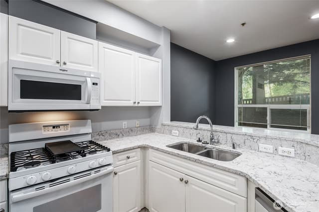Property photo for 12530 Admiralty Way #F103, Everett photo 5