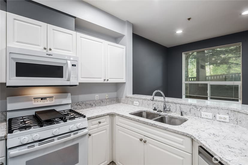 Property photo for 12530 Admiralty Way #F103, Everett photo 5