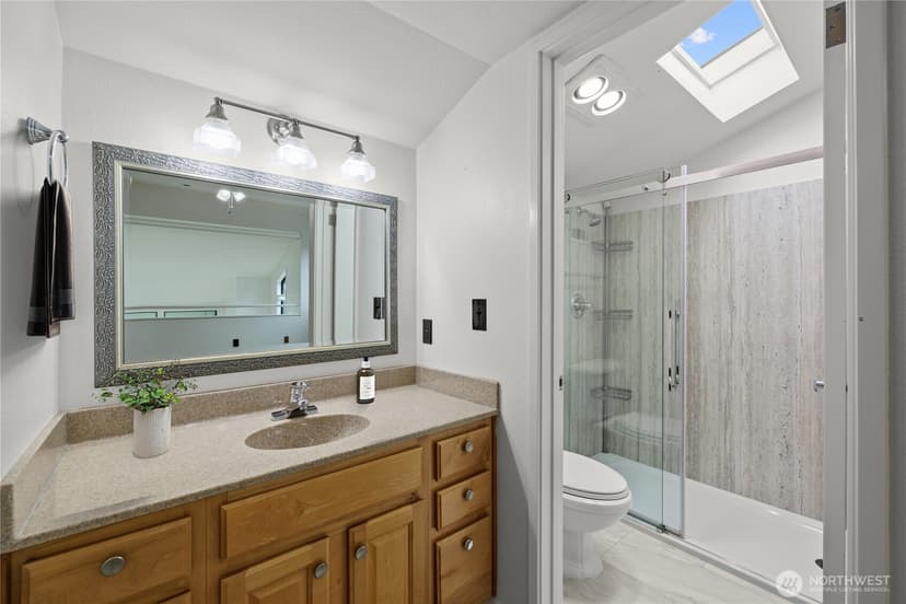 Property photo for 11226 NE 68th Street #E, Kirkland photo 28