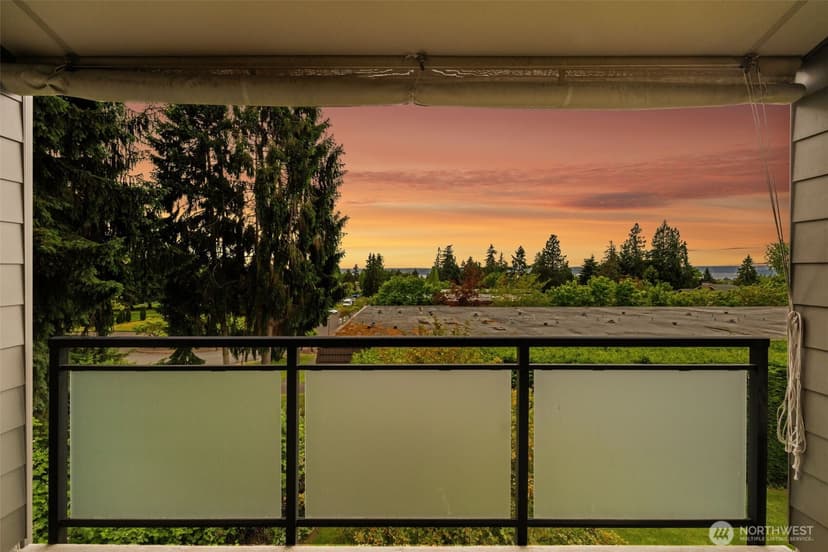 Property photo for 11226 NE 68th Street #E, Kirkland photo 9