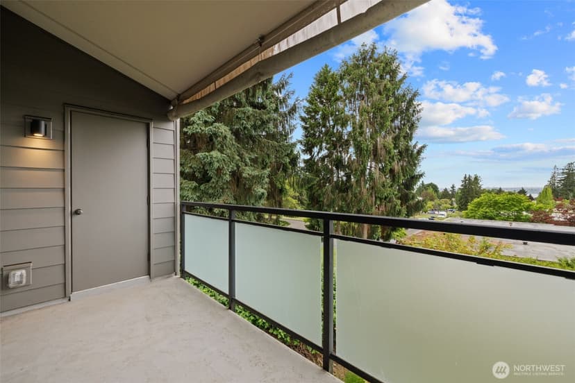Property photo for 11226 NE 68th Street #E, Kirkland photo 18