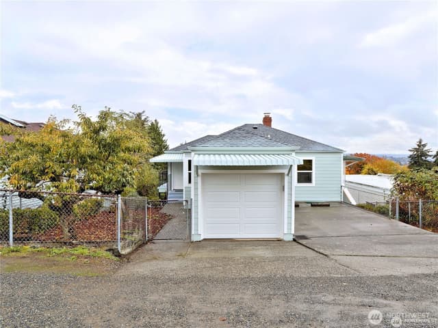 Property photo for 5029 29th ave S, Seattle photo 3