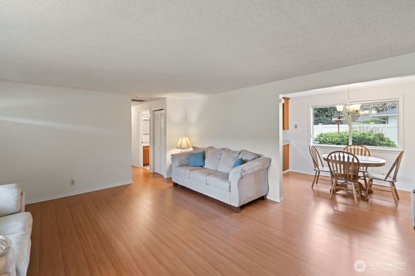 Property photo for 1127 12th Avenue SE, Puyallup photo 11