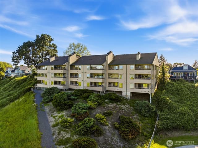 Property photo for 101 Pine Ave #105, Snohomish
