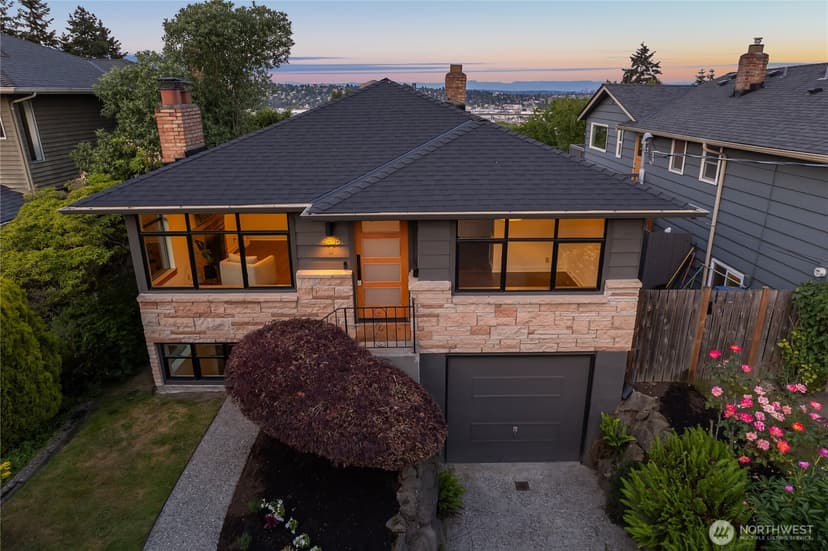 Property photo for 4306 29th Avenue W, Seattle photo 2