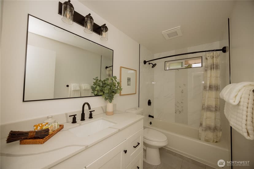 Property photo for 16850 31st Place S, SeaTac photo 8