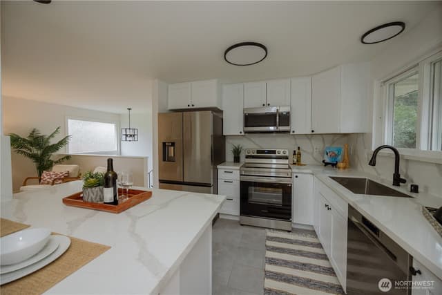 Property photo for 16850 31st Place S, SeaTac photo 5