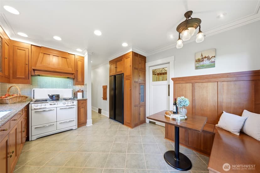 Property photo for 1519 1st Avenue N, Seattle photo 14