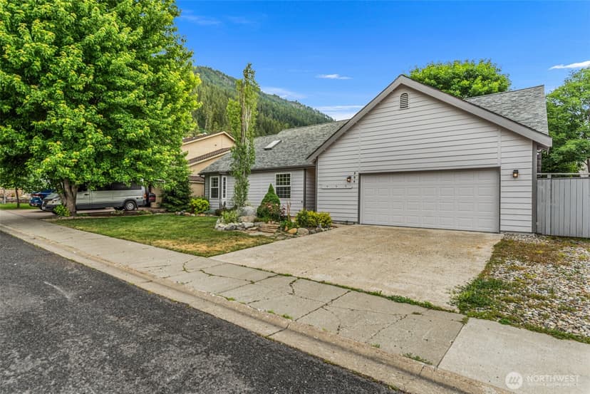 Property photo for 324 Meadow Drive, Leavenworth photo 2