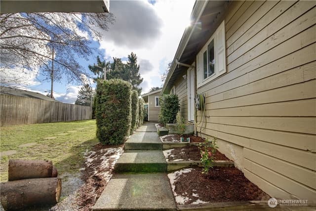Property photo for 412 105th Street SW, Everett photo 3