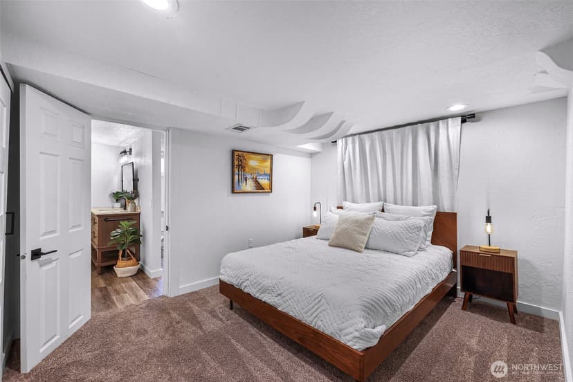Property photo for 5336 SW Admiral Way, Seattle photo 25