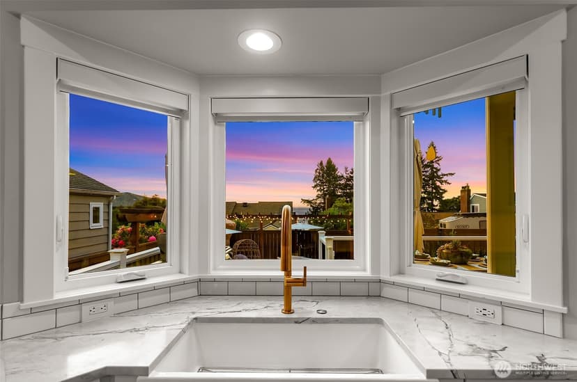 Property photo for 5336 SW Admiral Way, Seattle photo 10