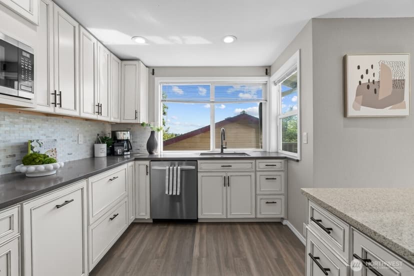 Property photo for 2323 Talbot Road S, Renton photo 9