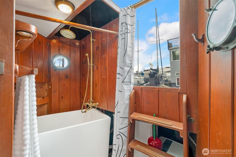 Property photo for 2143 N Northlake Way #34, Seattle photo 14