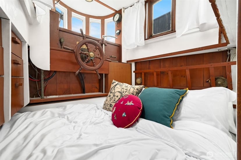 Property photo for 2143 N Northlake Way #34, Seattle photo 12