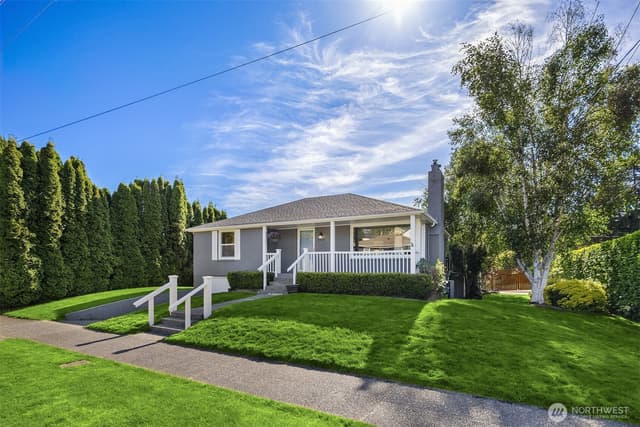 Property photo for 3053 32nd Avenue W, Seattle photo 2