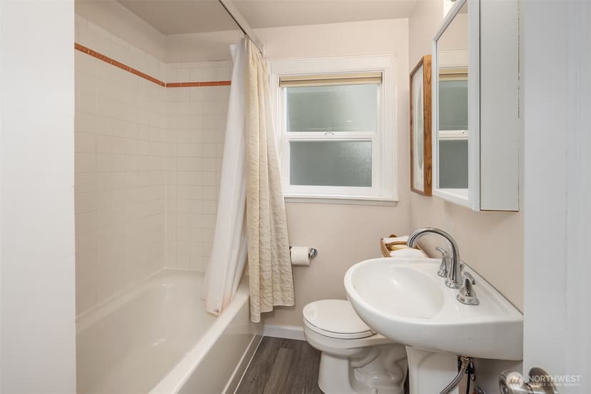 Property photo for 3053 32nd Avenue W, Seattle photo 20