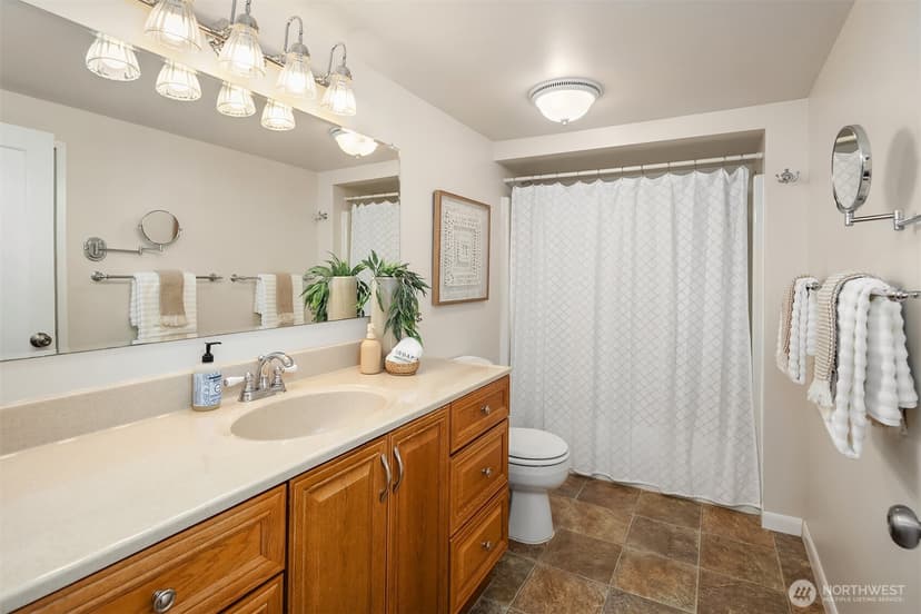 Property photo for 3053 32nd Avenue W, Seattle photo 23