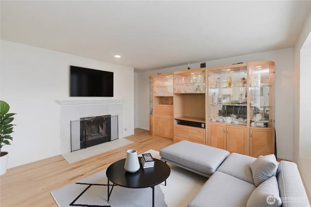 Property photo for 1760 W Sunn Fjord Lane #F 202, Bremerton photo 3