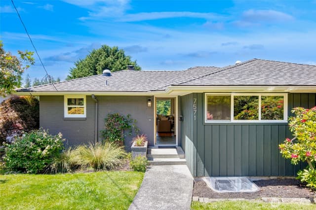 Property photo for 7571 45th Avenue SW, Seattle photo 2