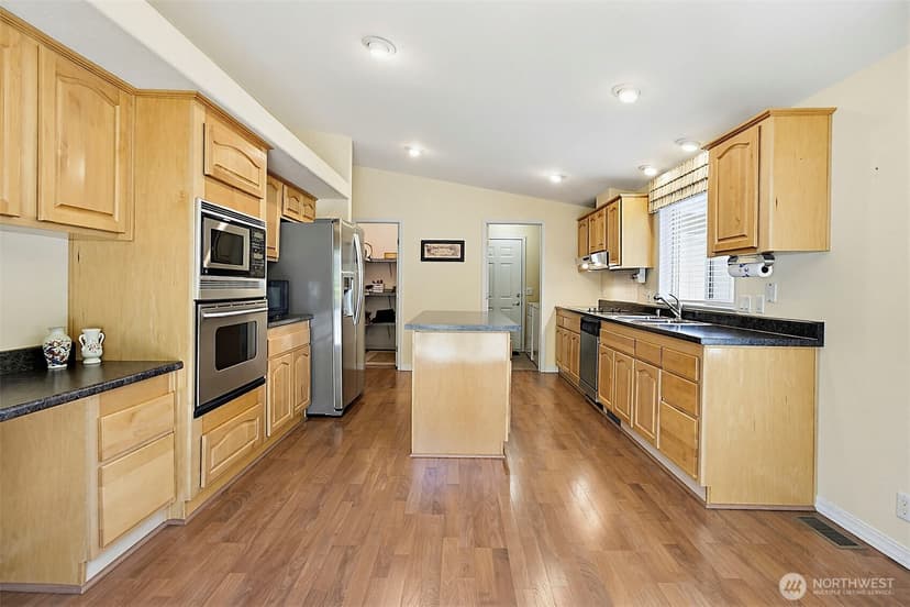 Property photo for 21804 SE 272nd Place, Maple Valley photo 13
