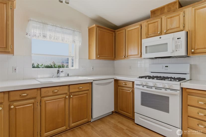 Property photo for 24036 222nd Avenue SE, Maple Valley photo 9