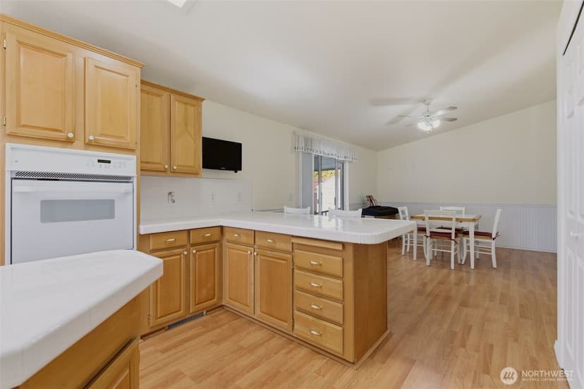 Property photo for 24036 222nd Avenue SE, Maple Valley photo 11