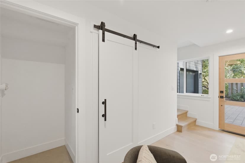 Property photo for 11733 Durland Avenue NE #B, Seattle photo 22