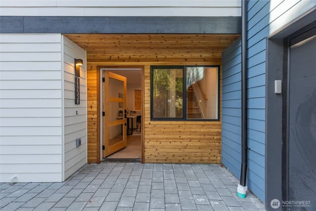 Property photo for 11733 Durland Avenue NE #B, Seattle photo 4