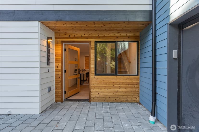 Property photo for 11733 Durland Avenue NE #B, Seattle photo 4
