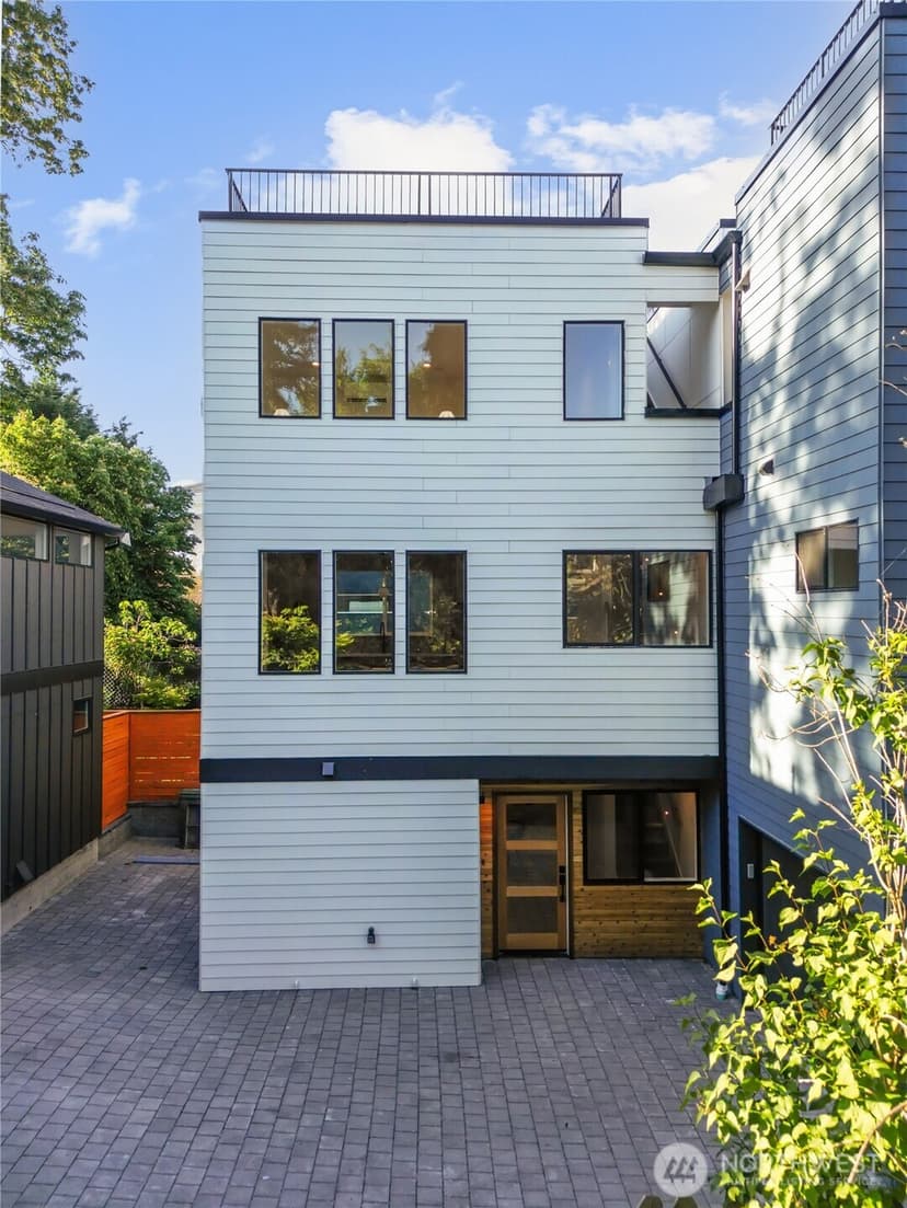 Property photo for 11733 Durland Avenue NE #B, Seattle photo 23