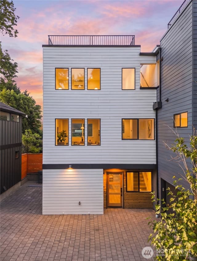 Property photo for 11733 Durland Avenue NE #B, Seattle photo 2