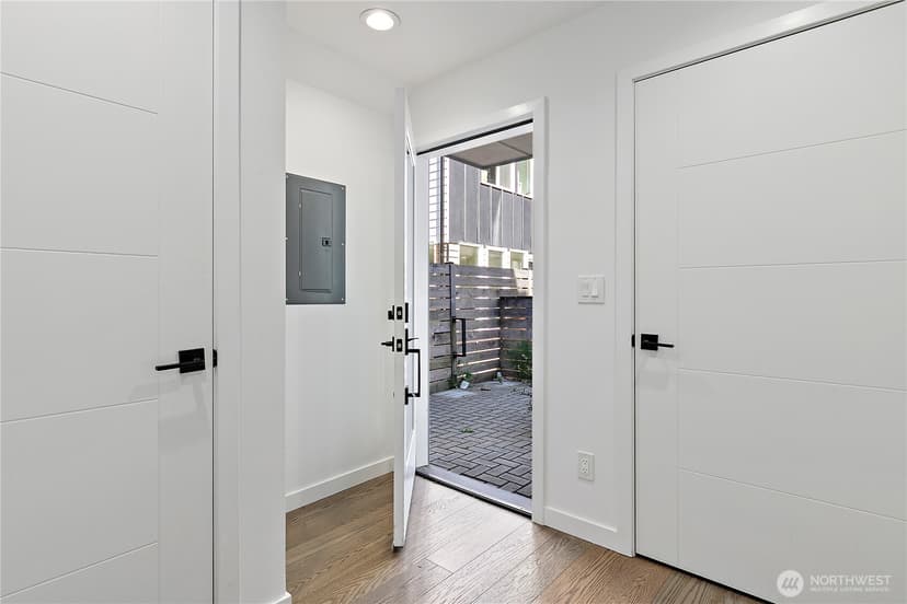 Property photo for 919 NW 56th Street #D, Seattle photo 2
