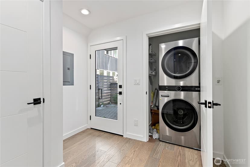 Property photo for 919 NW 56th Street #D, Seattle photo 3