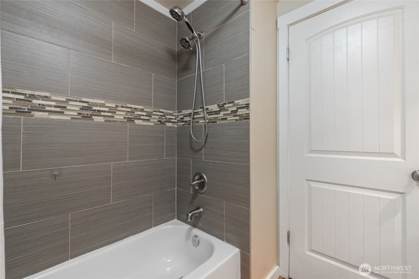 Property photo for 8211 118th Street Ct SW, Lakewood photo 29