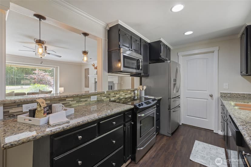 Property photo for 8211 118th Street Ct SW, Lakewood photo 11