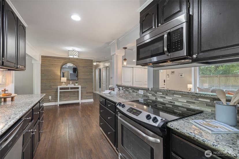 Property photo for 8211 118th Street Ct SW, Lakewood photo 10