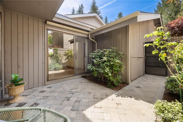 Property photo for 130 141st Place NE, Bellevue photo 4
