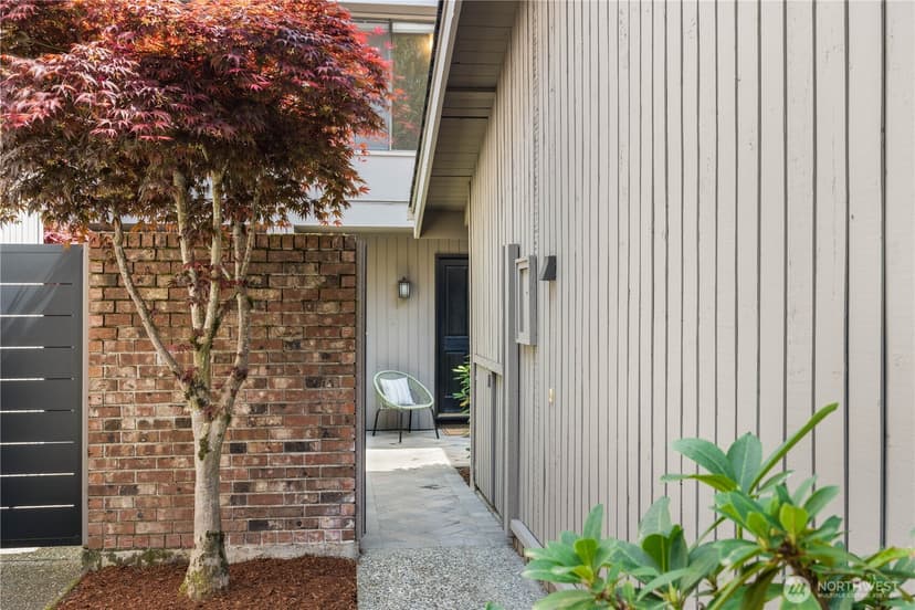 Property photo for 130 141st Place NE, Bellevue photo 2