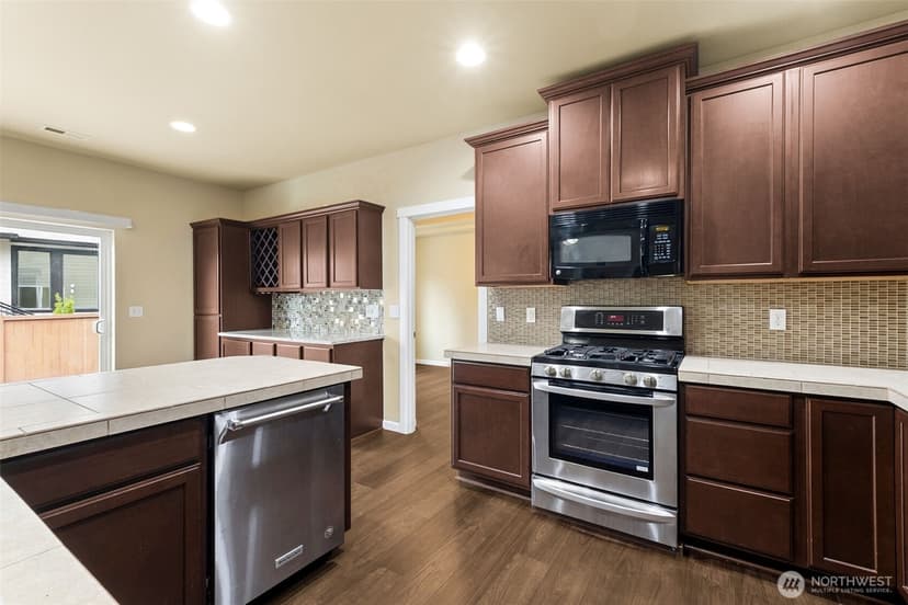 Property photo for 4411 S 330 Place, Federal Way photo 11