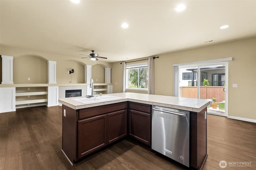 Property photo for 4411 S 330 Place, Federal Way photo 13