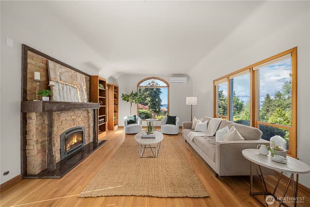 Property photo for 6208 Browns Point Boulevard NE, Tacoma photo 2