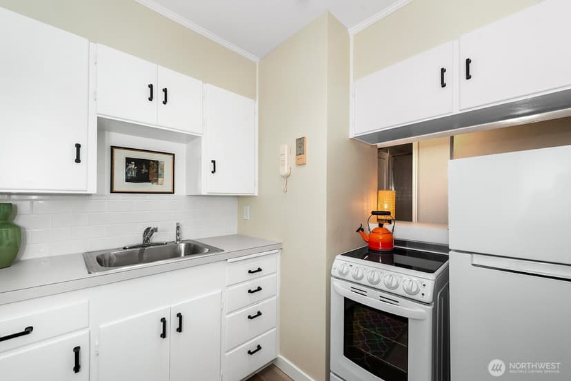 Property photo for 4407 SW Alaska Street #11, Seattle photo 8
